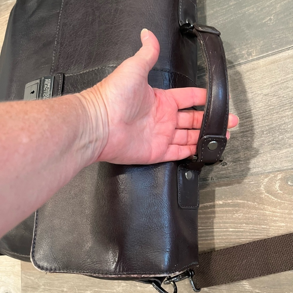 Kenneth Cole Reaction Leather Messenger Bag Briefcase Dark Brown Laptop - Picture 2 of 10